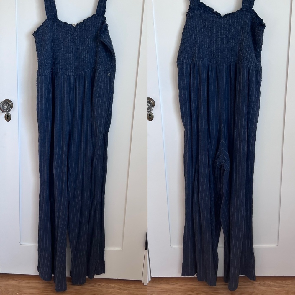 🕶️Roxy Adventure Bound Woven Blue Pinstripe Gauzy Tank Jumpsuit - Picture 4 of 11